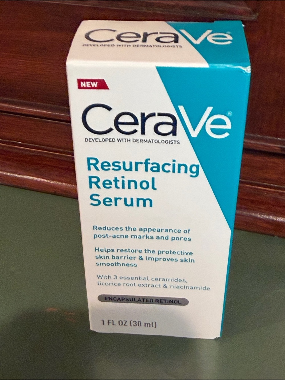 CeraVe Resurfacing Retinol Serum - White & Teal